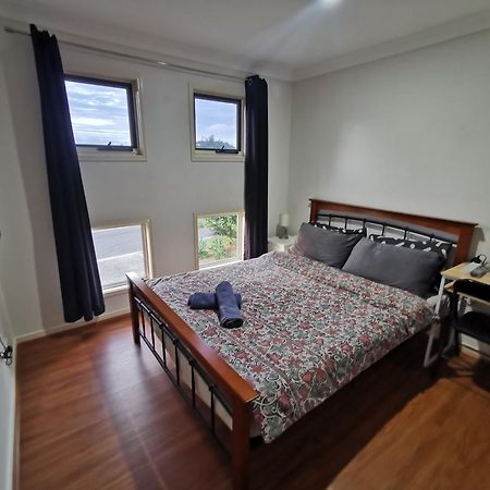 Shared House With Other Guests Near Shopping Center And Theme Parks Apartamento Gold Coast Exterior foto