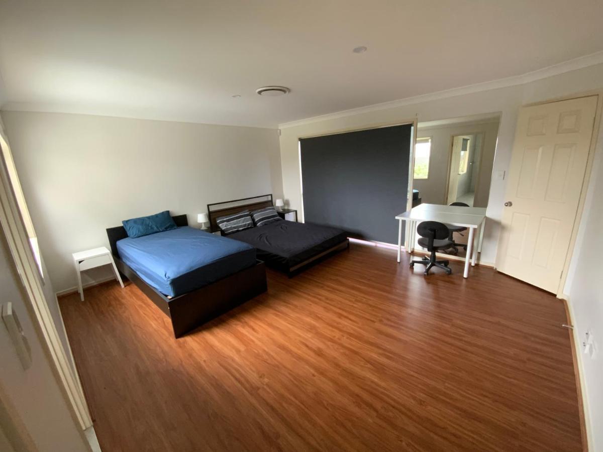 Shared House With Other Guests Near Shopping Center And Theme Parks Apartamento Gold Coast Exterior foto