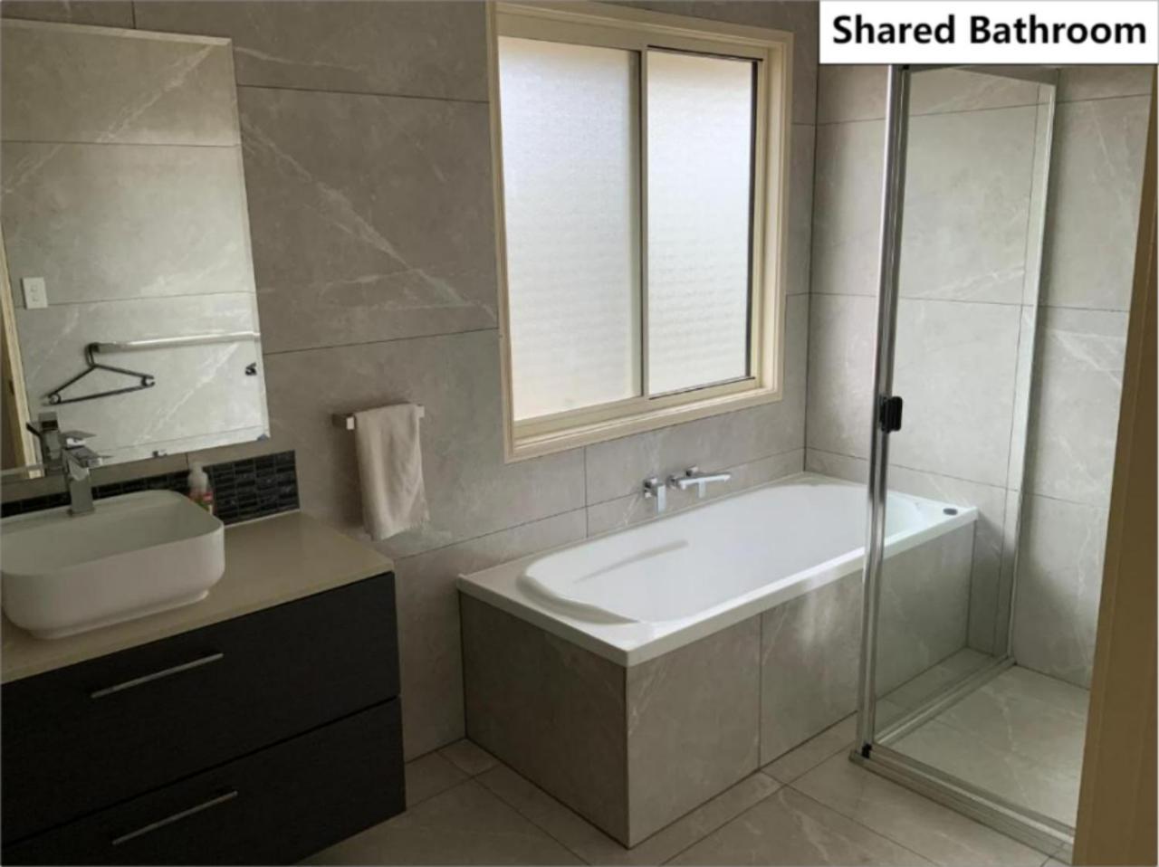 Shared House With Other Guests Near Shopping Center And Theme Parks Apartamento Gold Coast Exterior foto