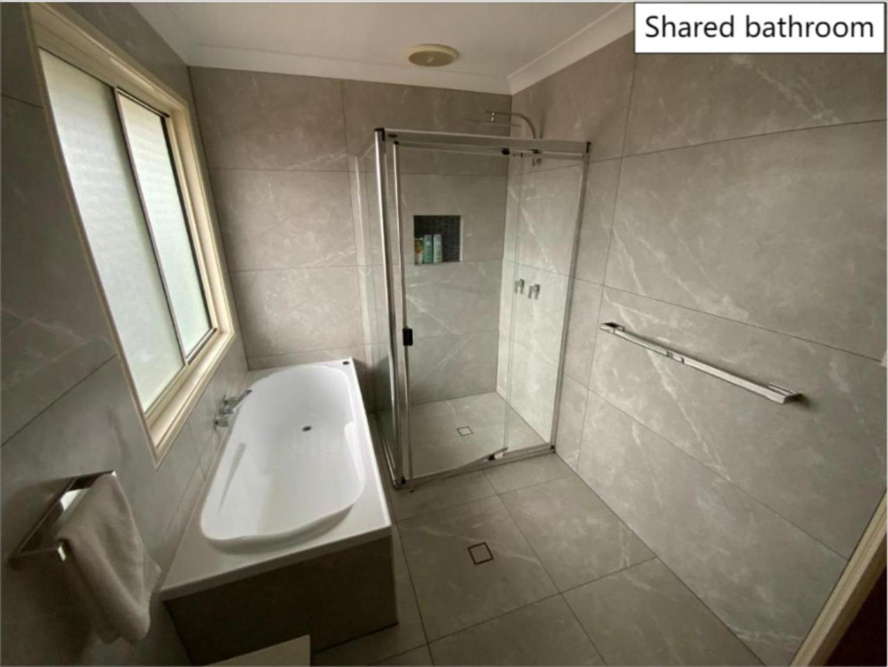 Shared House With Other Guests Near Shopping Center And Theme Parks Apartamento Gold Coast Exterior foto